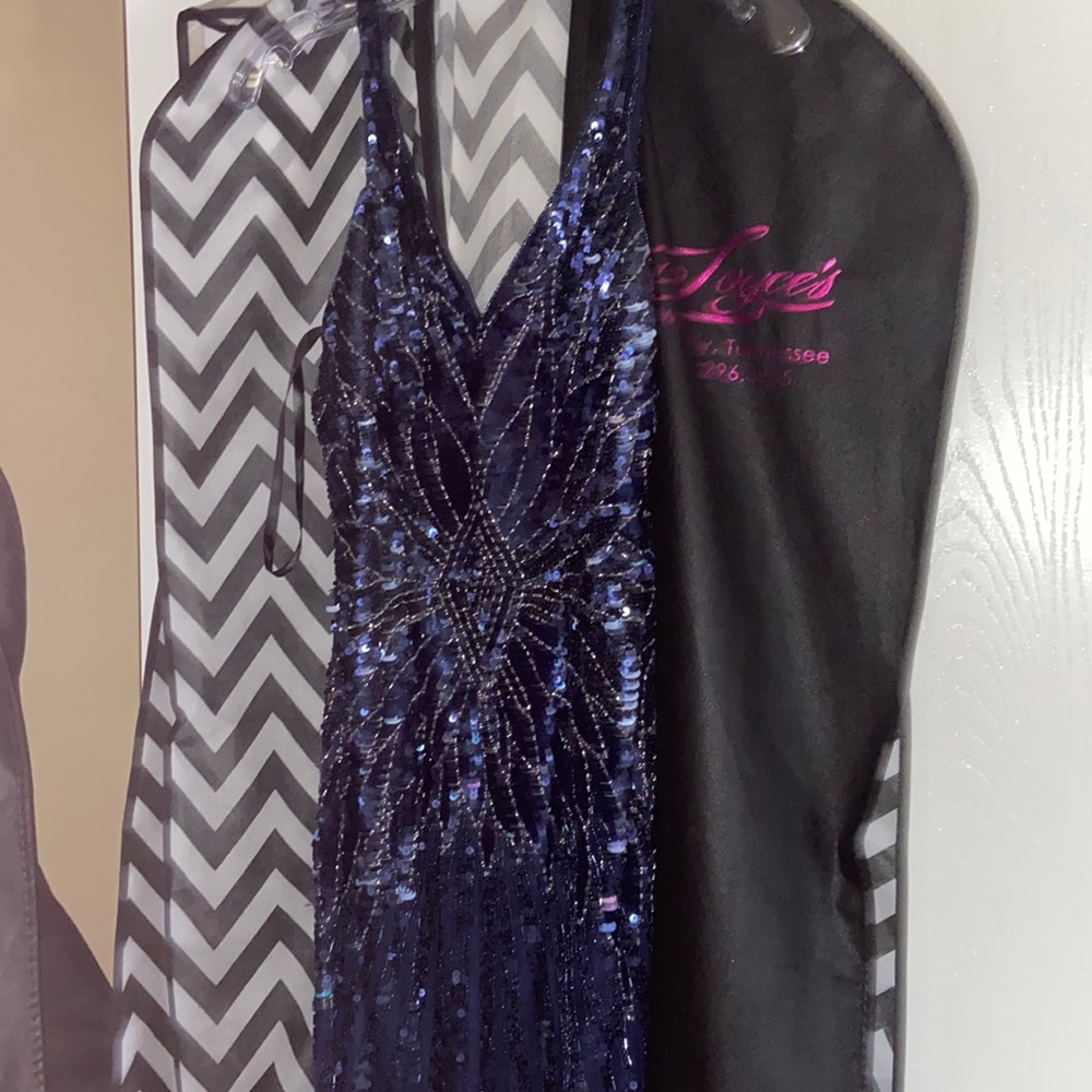 I’m selling a Sherri Hill prom dress. it’s only been worn twice.